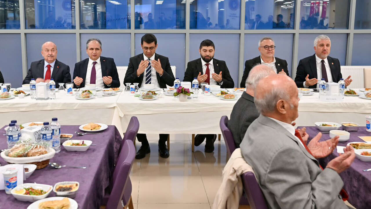 usaklilar-vakfi-geleneksel-iftar2