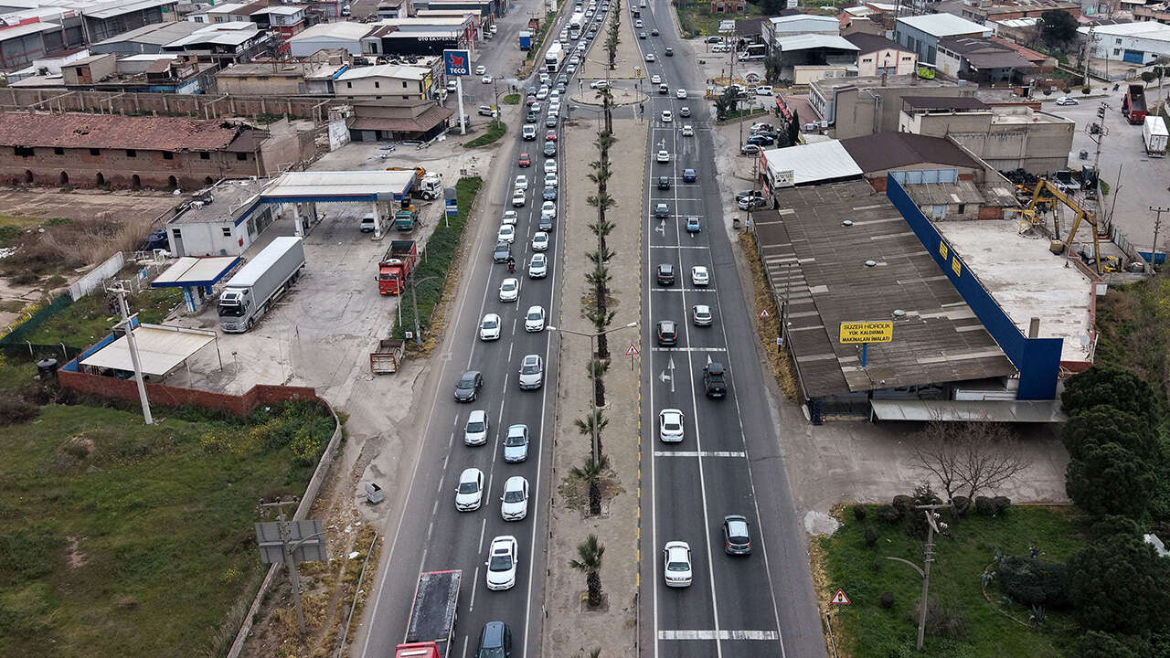 izmir-usak-yolu-trafik-yogunlugu2