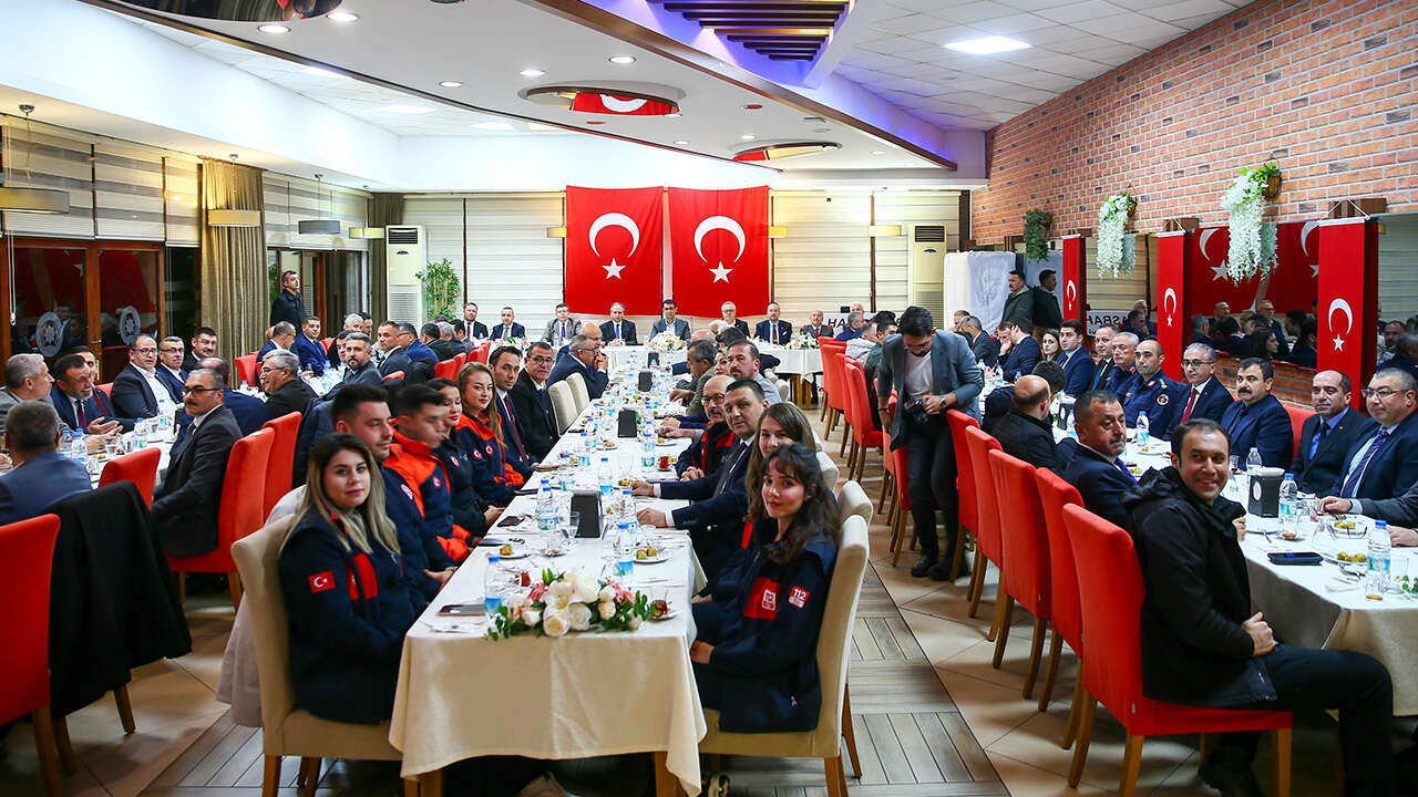 vali-serdar-kartal-il-protokol-bayramlasma