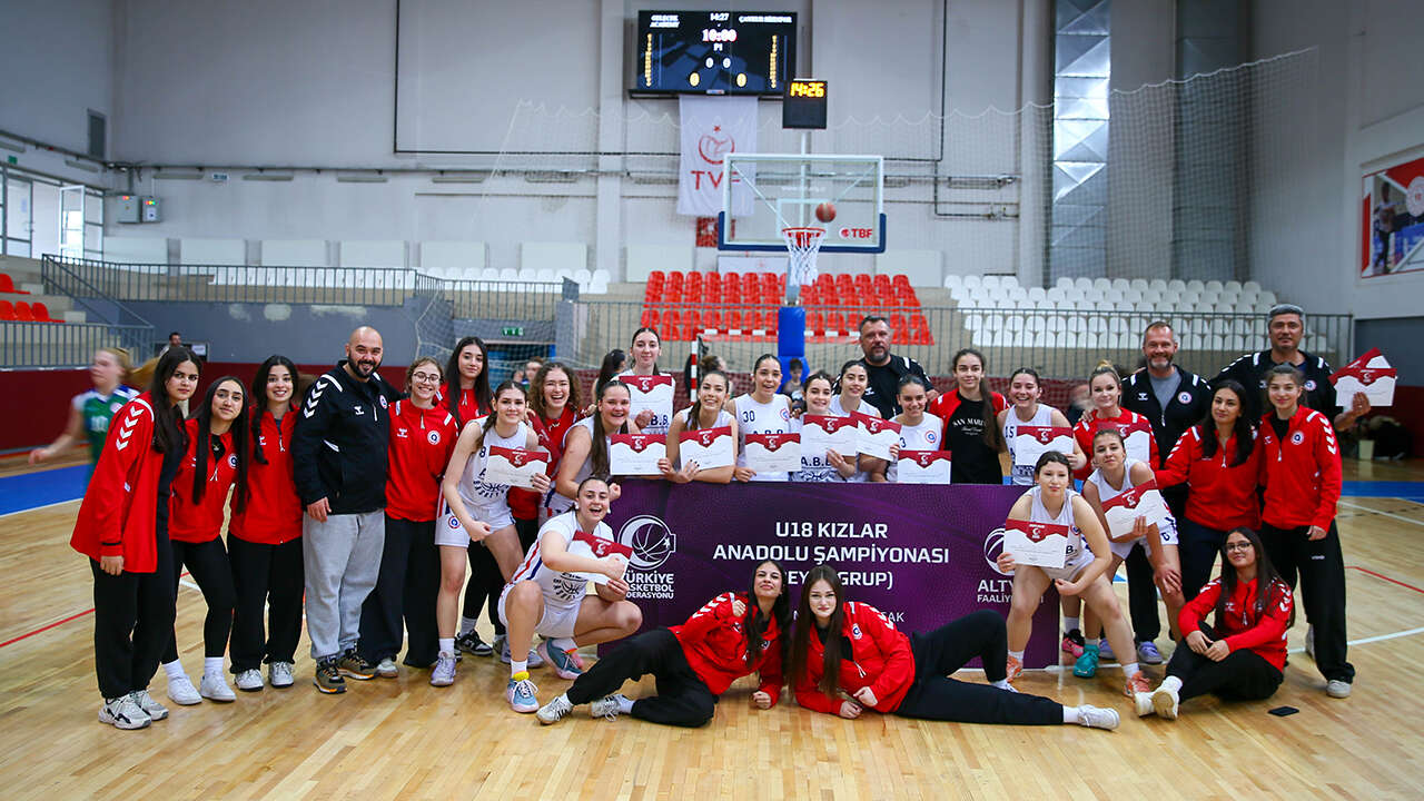 kizlar-18-yas-basketbol-mac-usak2
