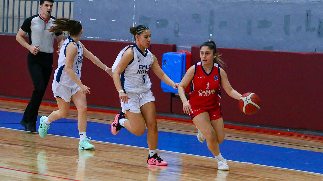 kizlar-18-yas-basketbol-mac-usak3