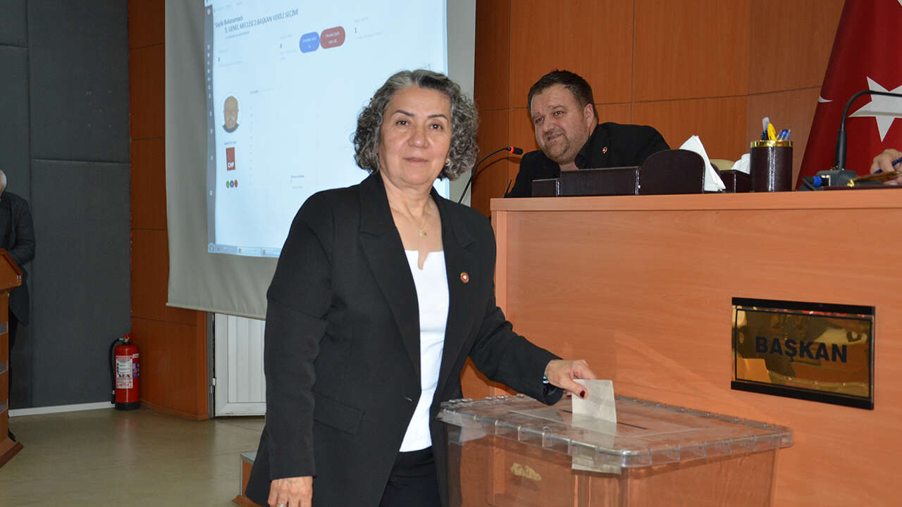 il-genel-meclisi-aynur-yurtsever3