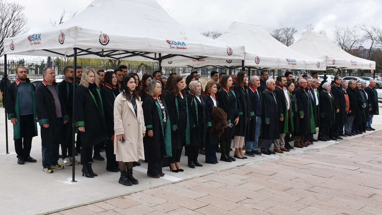 usak-baro-baskani-avukatlar-gunu3