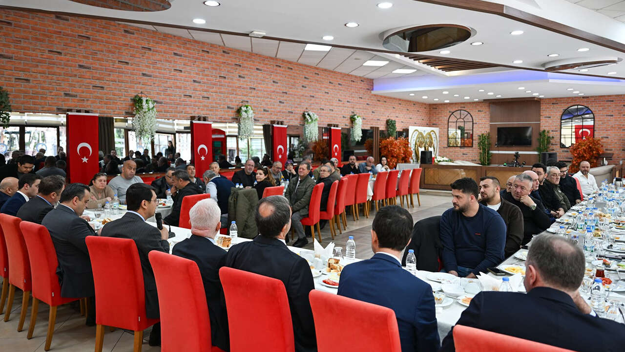 vali-serdar-kartal-gazetecilerle-bulustu1