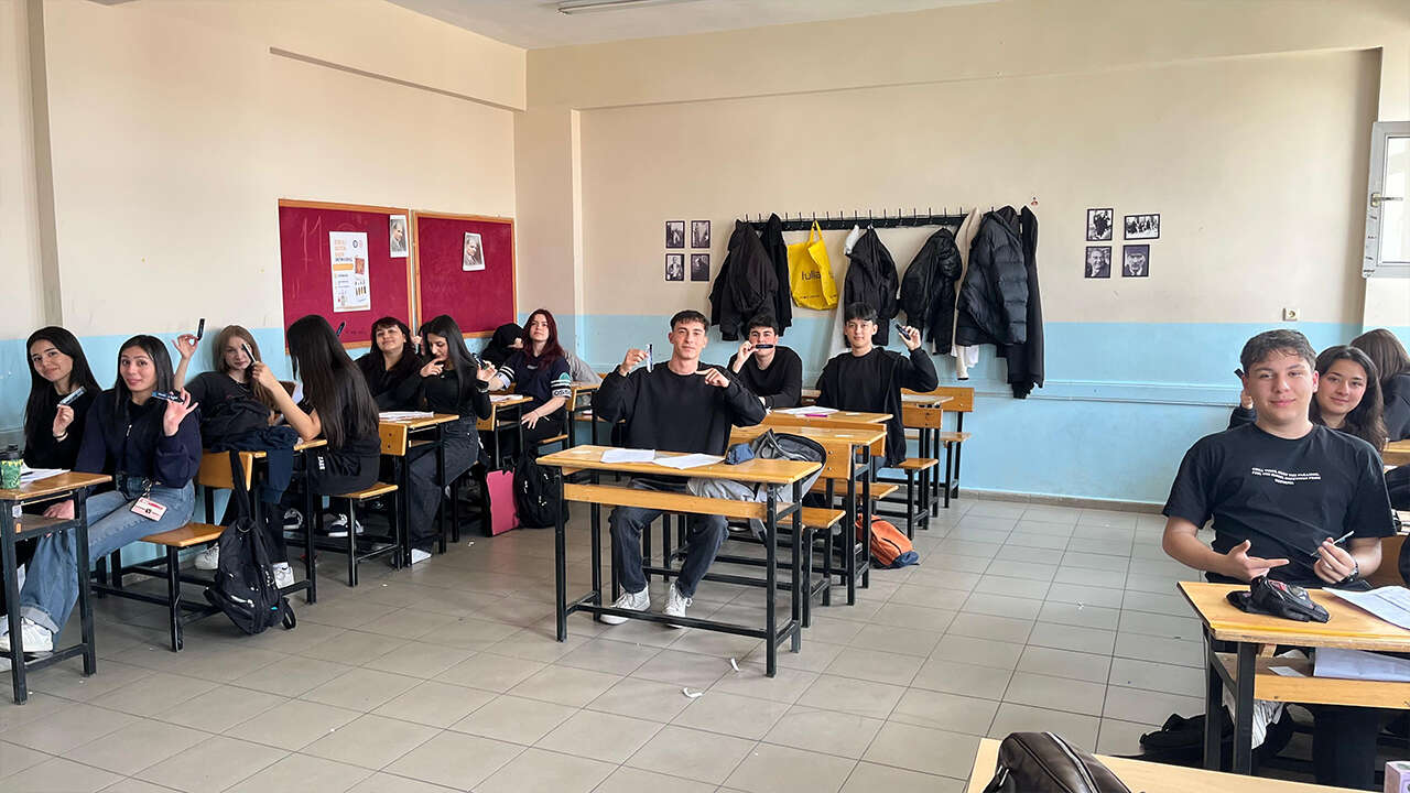 kokulu-karton-kalem-proje-usak-uni1