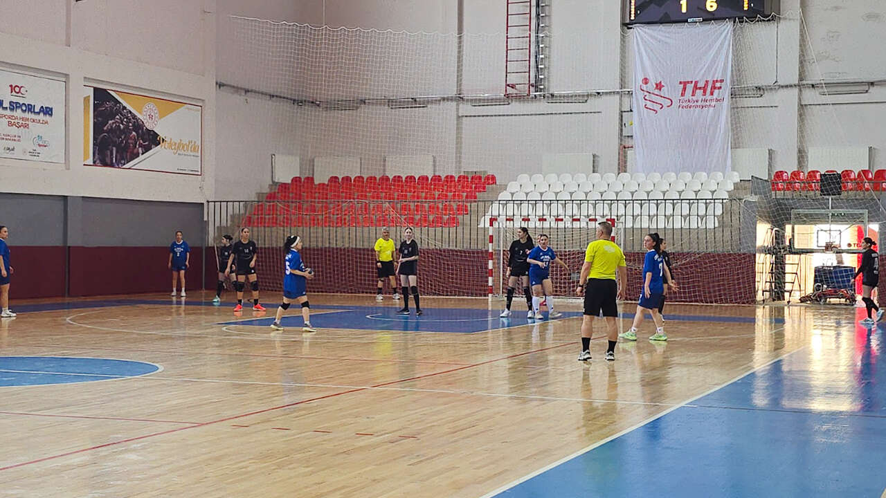 hentbol-usak-turnuva1