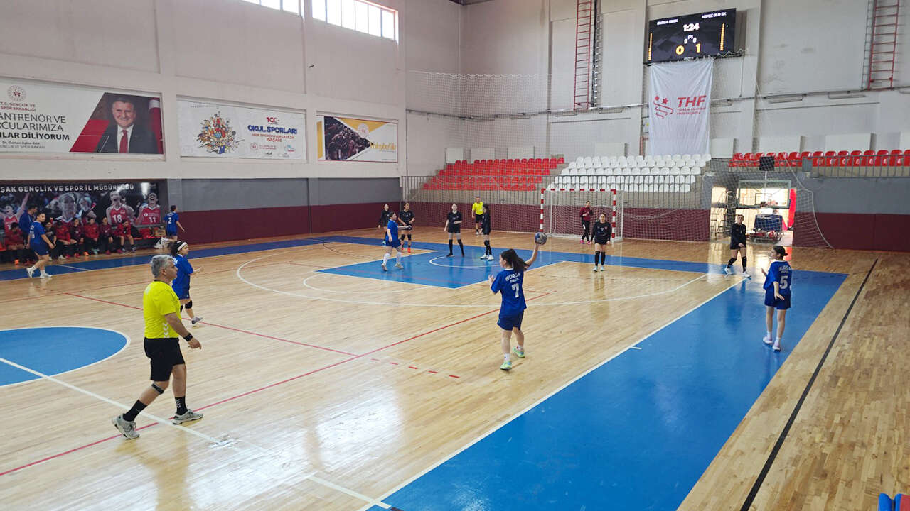 hentbol-usak-turnuva2
