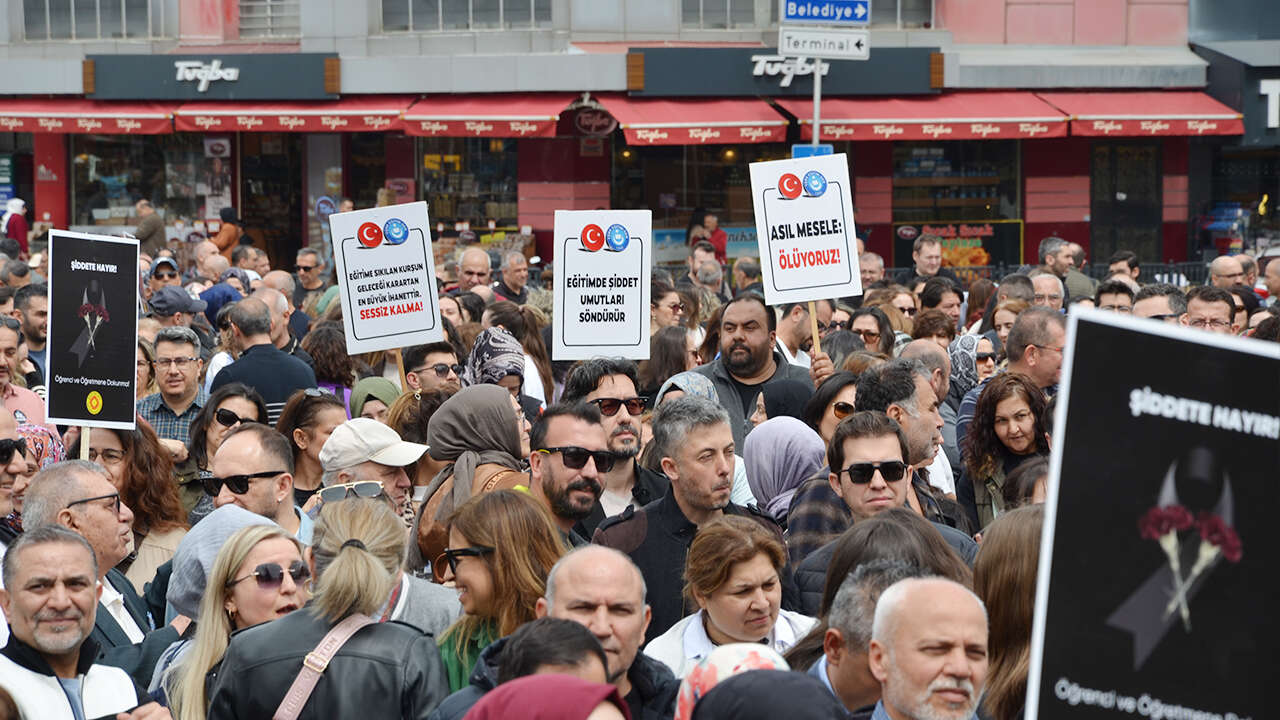 usak-egitim-sendeki-eylem-protesto1