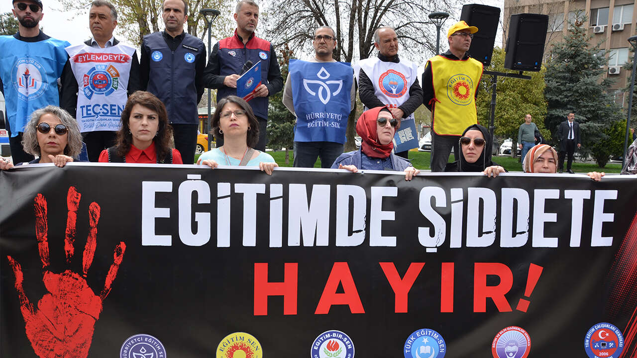 usak-egitim-sendeki-eylem-protesto2