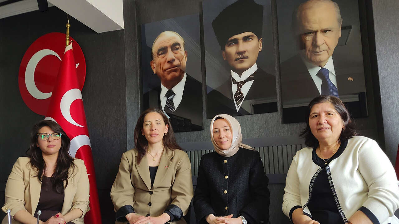 ak-kadin-usak