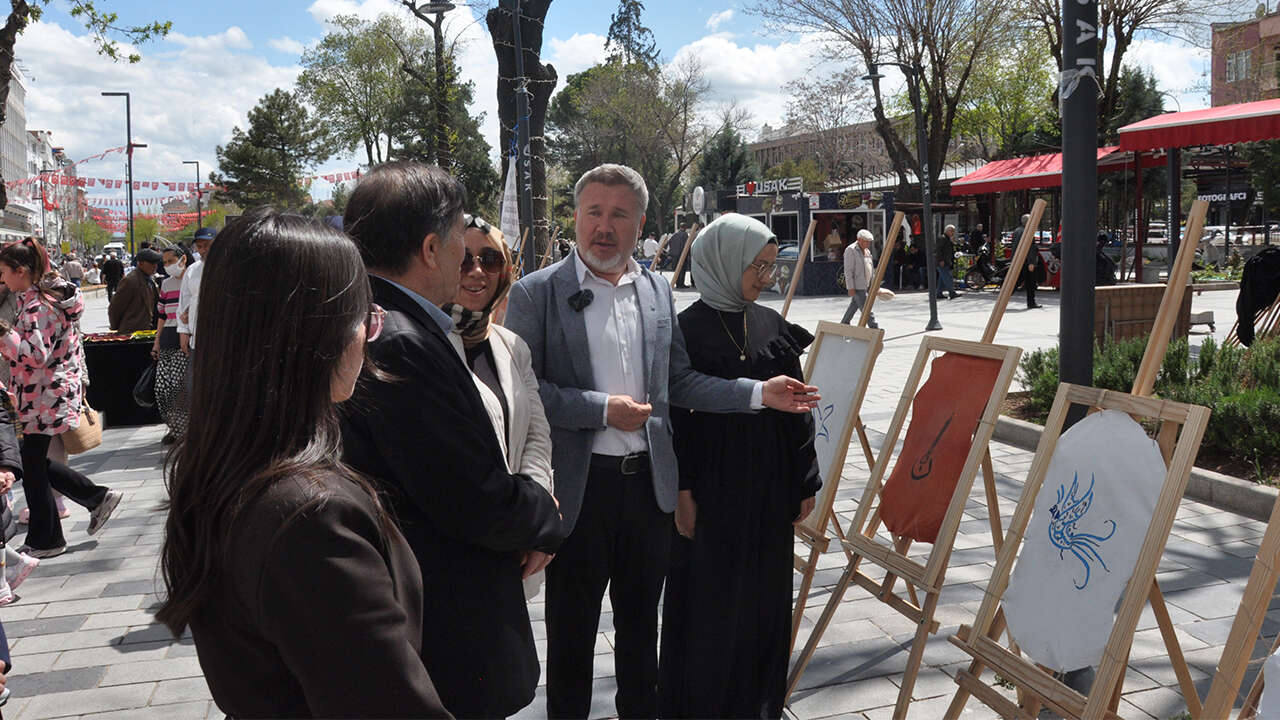 kadinlarin-sergisi-tiritoglu-usak-uni5