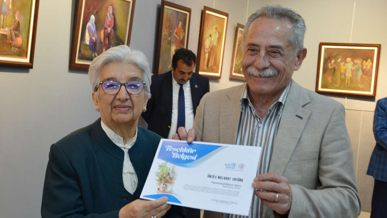 unzile-melahat-erturk-resim-sergi-usak4