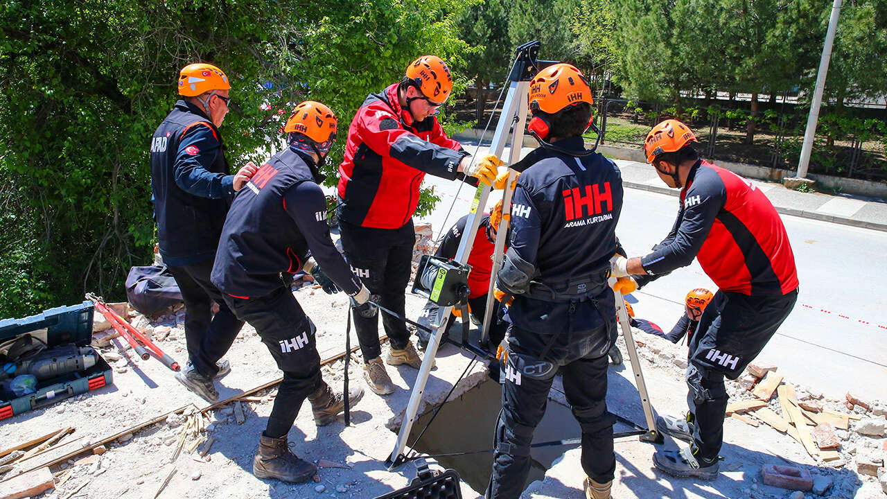 usak-deprem-tatbikat-5