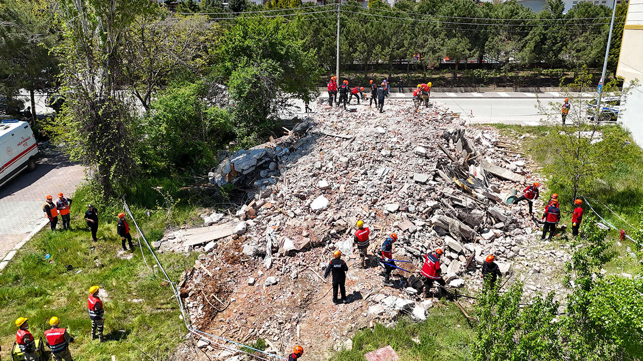 usak-deprem-tatbikat-5