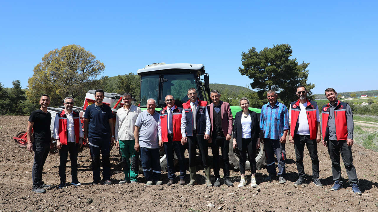 usak-yaglik-aycicegi-tarla-test-asamasi
