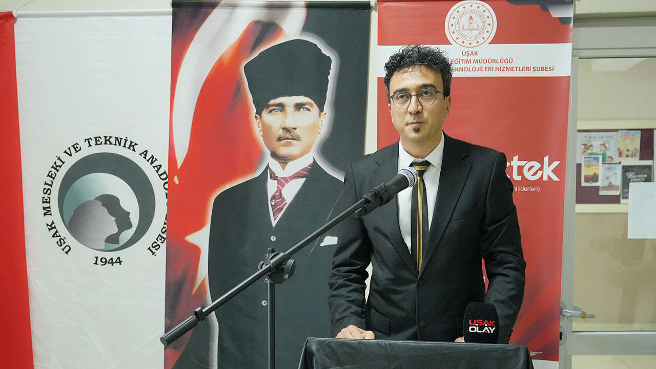 yapay-zeka-destekli-ataturk-sergisi-usak-mesleki-teknik-anadolu-lisesi6