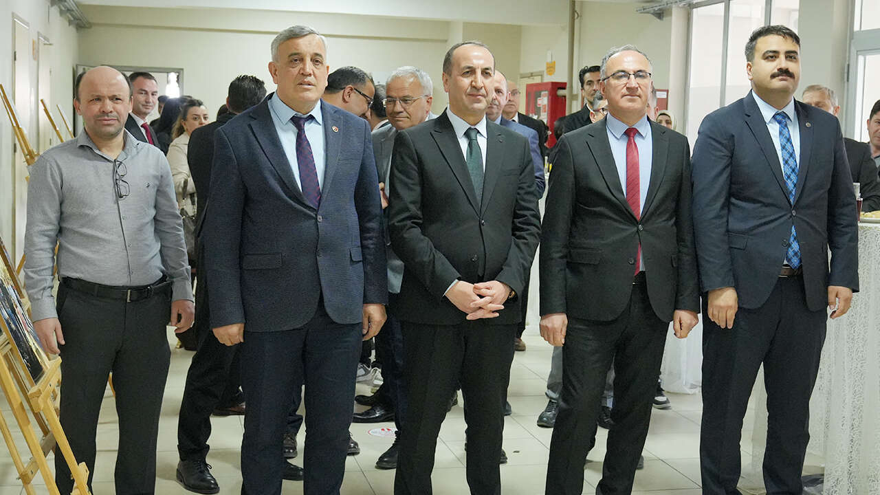 yapay-zeka-destekli-ataturk-sergisi-usak-mesleki-teknik-anadolu-lisesi7