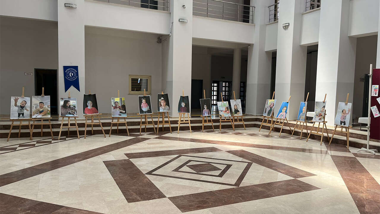 kalpten-bakan-gozler-sergi-usak-uni1