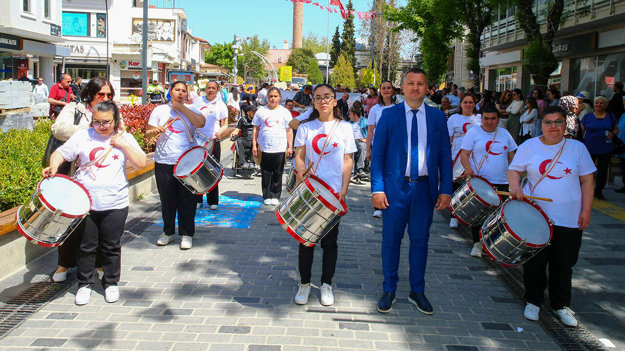 usak-engelliler-haftasi-yuruyus4