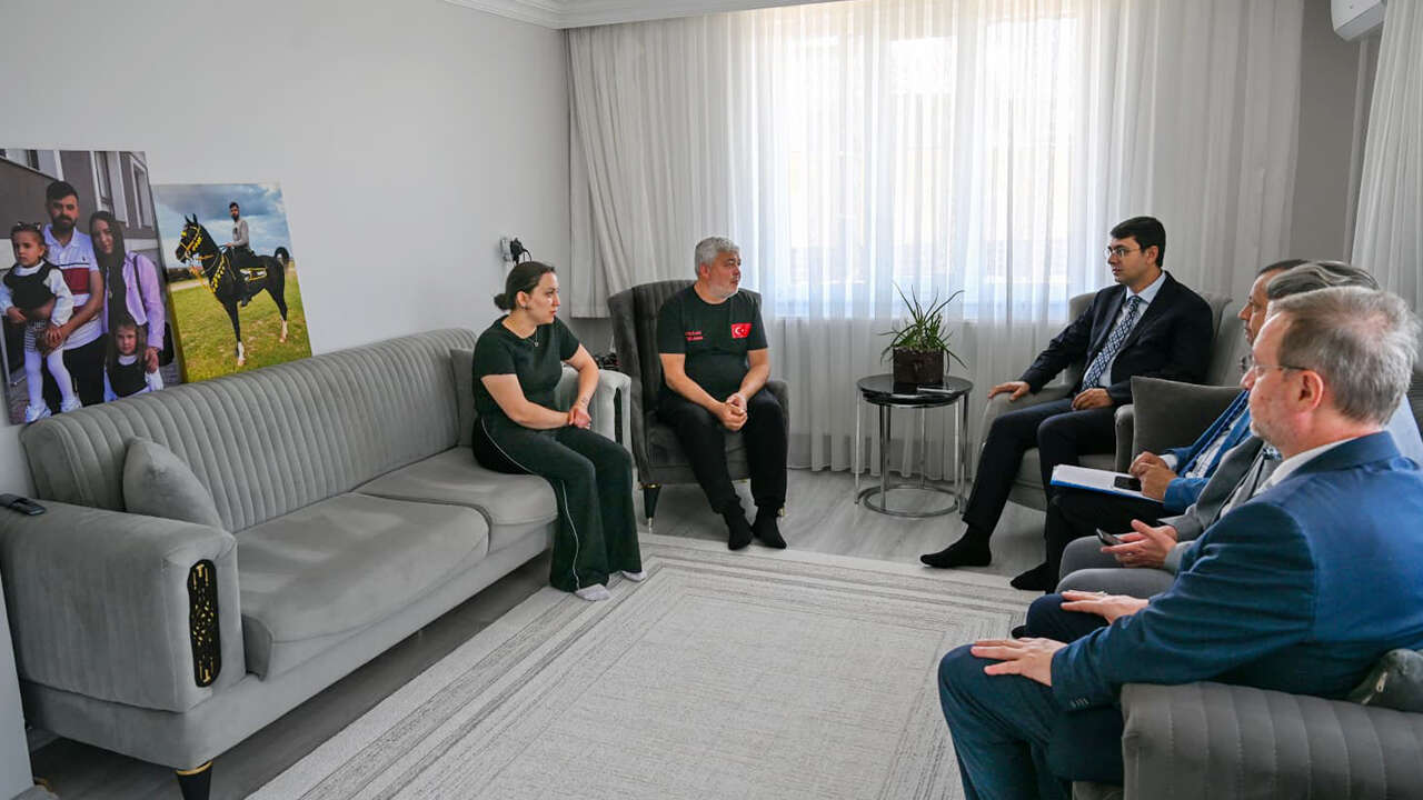 vali-serdar-kartal-volkan-gelmez-aile-ziyaret