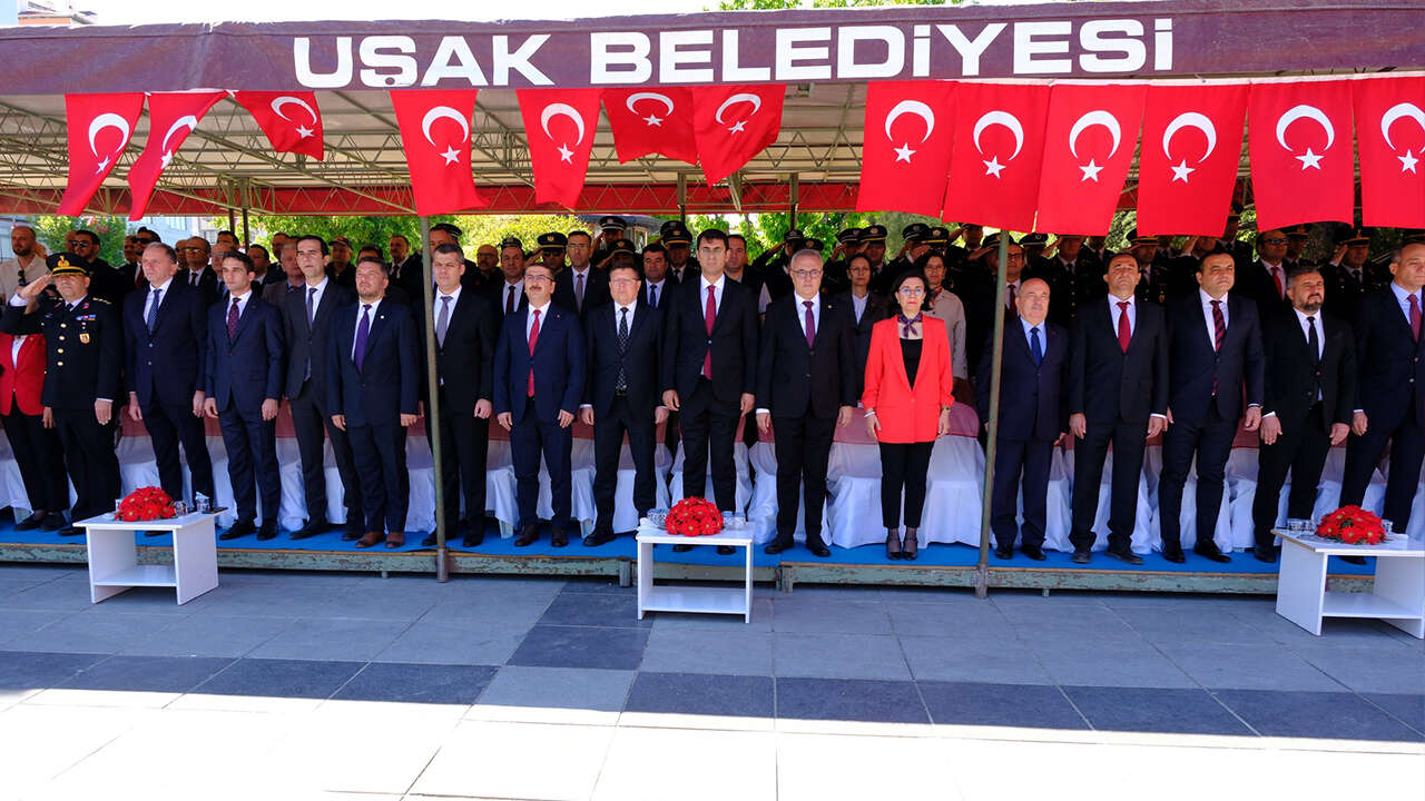 19-mayis-usak-toren-kutlama