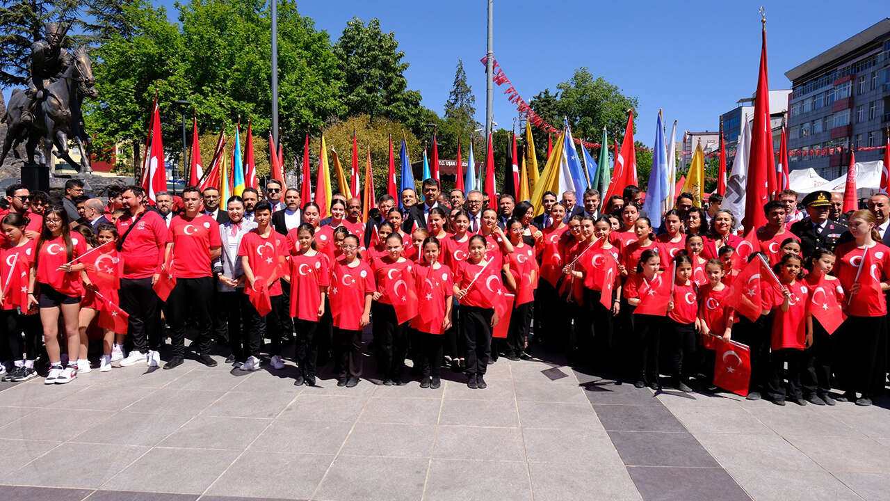 19-mayis-usak-toren-kutlama1