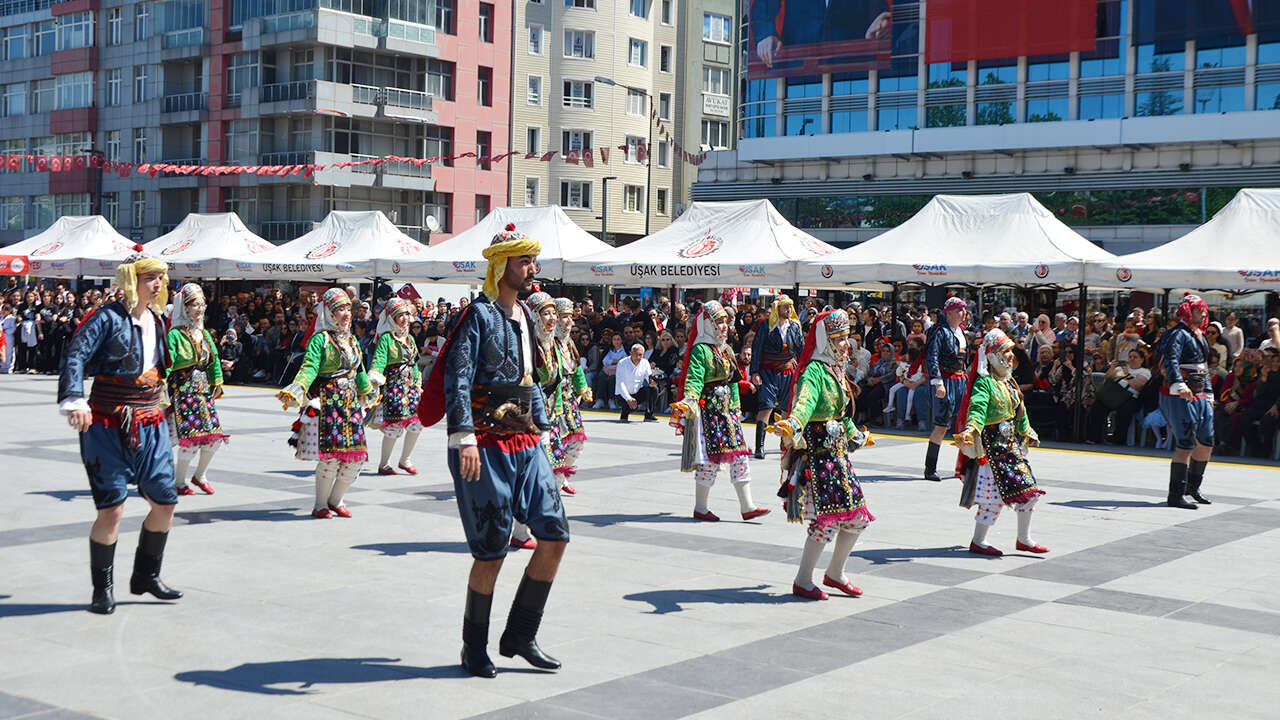 19-mayis-usak-toren-kutlama3