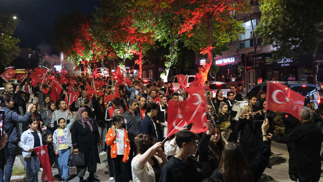 usak-19-mayis-fener-alayi
