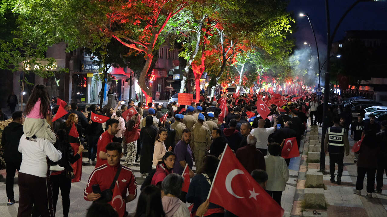 usak-19-mayis-fener-alayi1