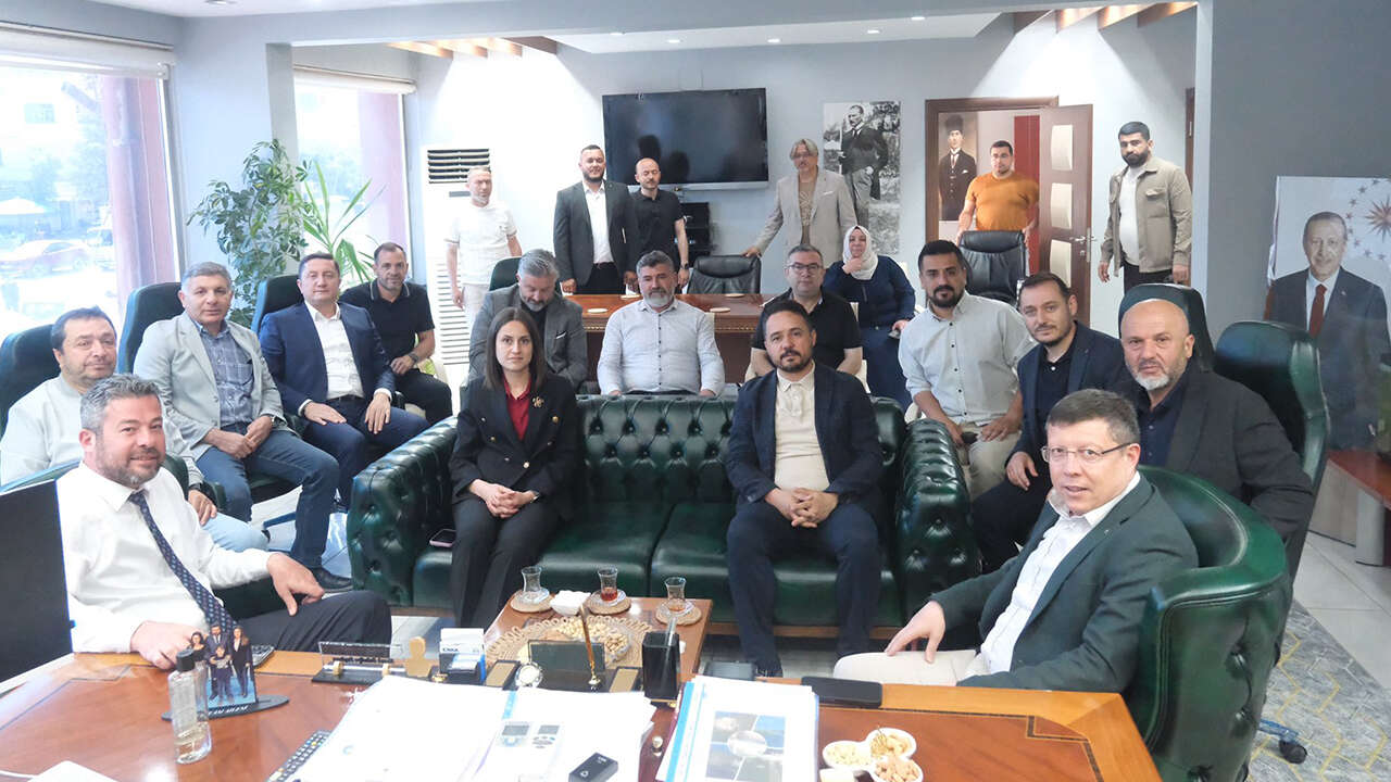 ak-parti-usak-sivasli-ziyaret