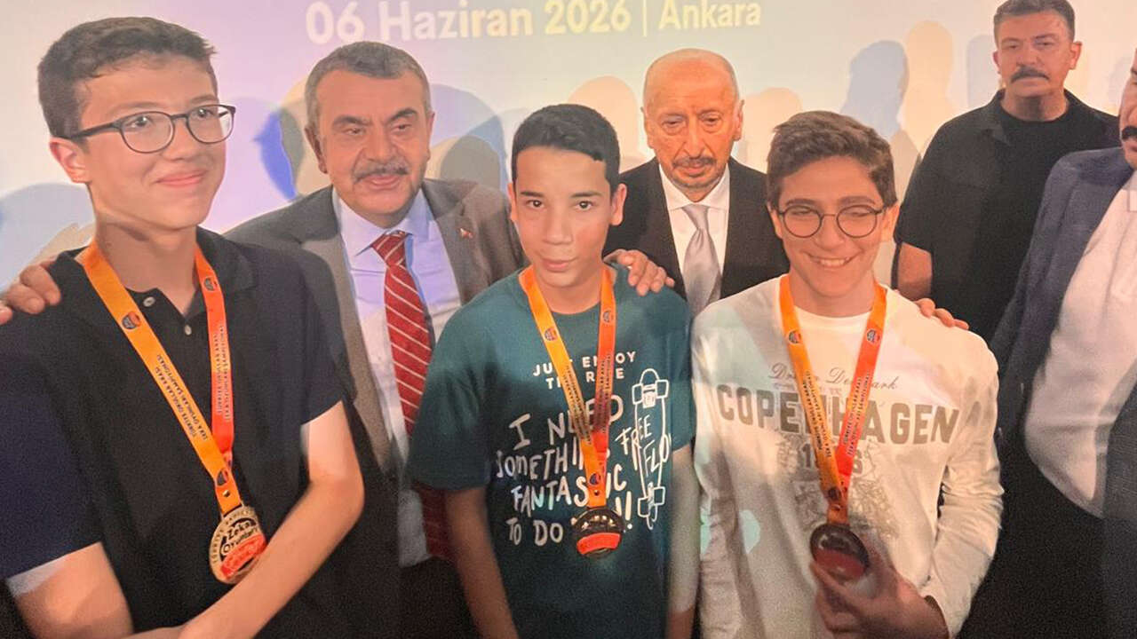 usakli-ogrenciler-turkiye-zeka-oyunlari-sampiyonu-oldu2