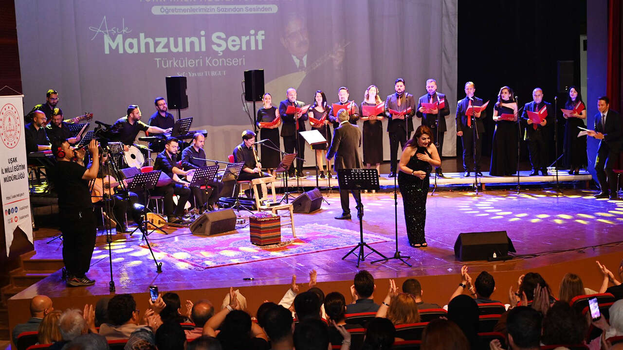 asik-mahzuni-serif-konser-akm