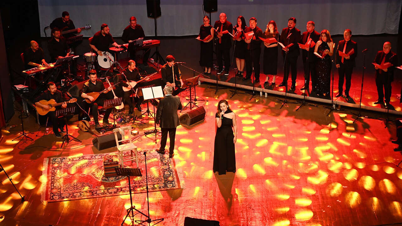 asik-mahzuni-serif-konser-akm2