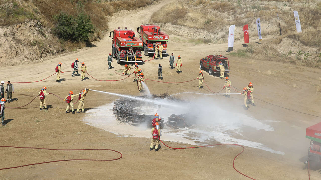 usak-denizli-orman-yangini-helikopter-tatbikat1