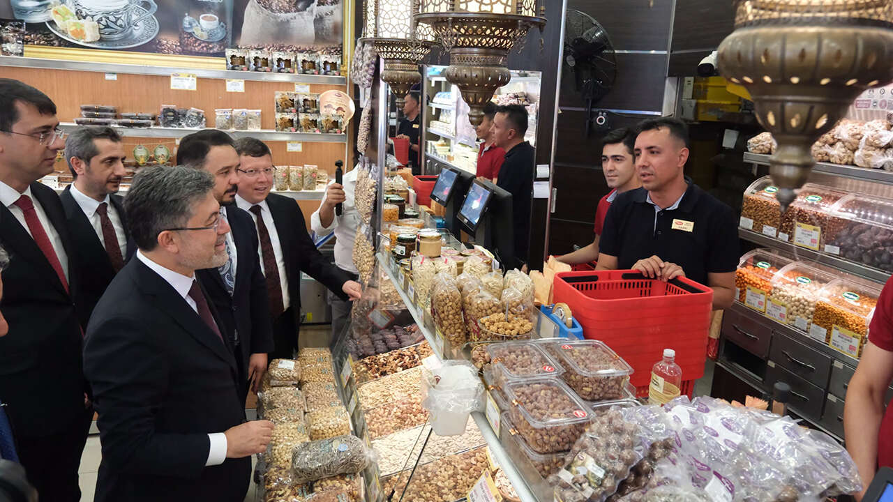 bakan-yumakli-usak-esnaf-ziyaret