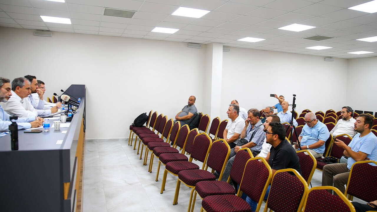 himmet-yasar-ak-parti-basin-aciklama-gazeteci1