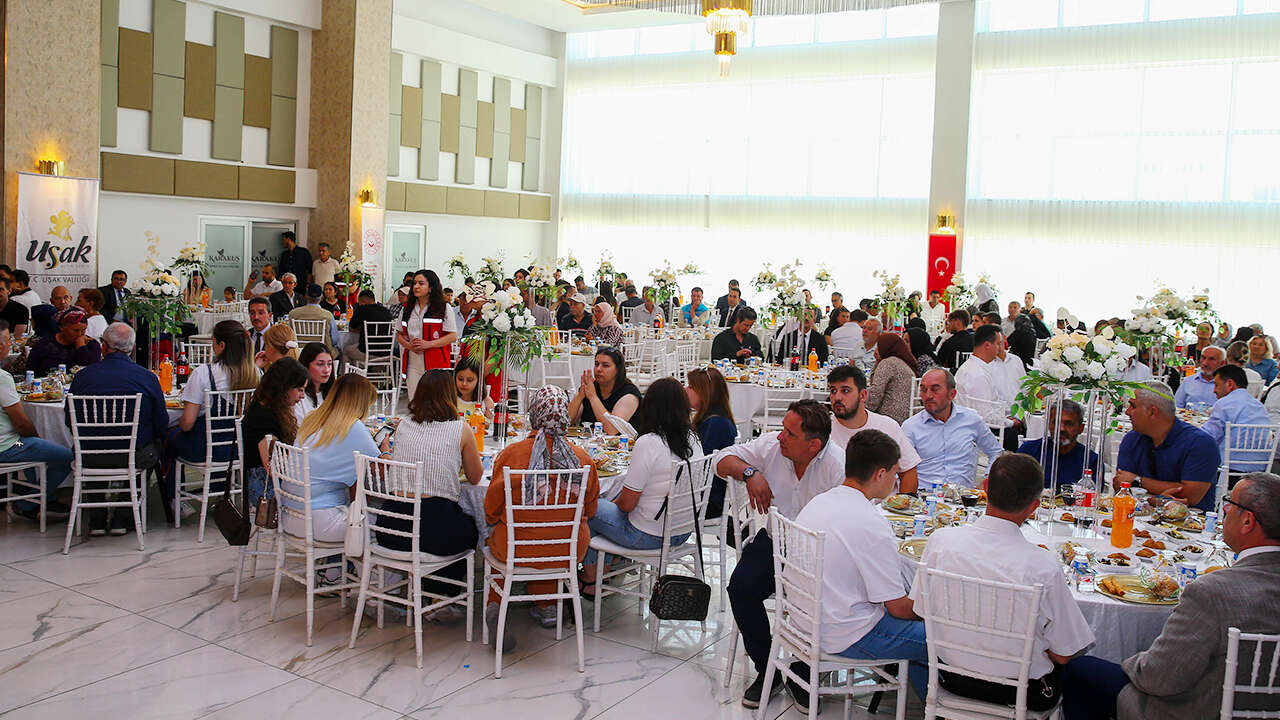usak-sehit-aileleri-yemek-valilik2