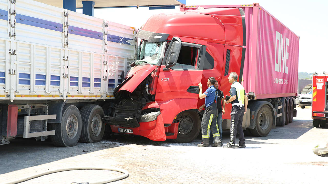 denizli-2-tir-carpisma-usakli-tir2